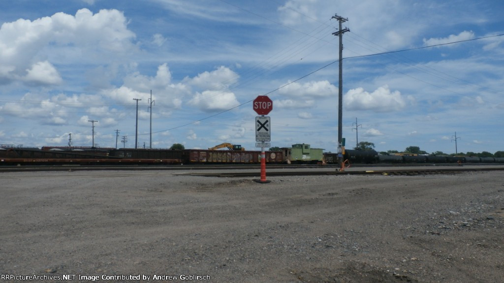 BNSF 927014, 518391 + BN 12501